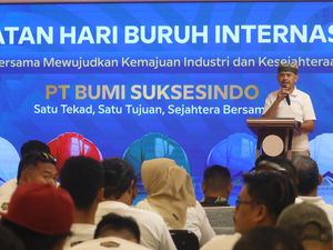May Day di PT BSI Banyuwangi diisi seruan kolaborasi pekerja dan manajemen demi kesejahteraan bersama, dihadiri pemda dan ditandai santunan sosial.