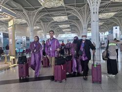 Perdana! Jemaah Haji Khusus RI Tiba di Madinah, Langsung Jalani Arbain