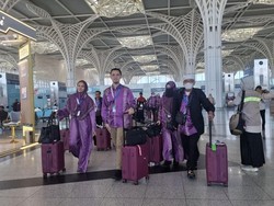 Perdana! Jemaah Haji Khusus RI Tiba di Madinah, Langsung Jalani Arbain