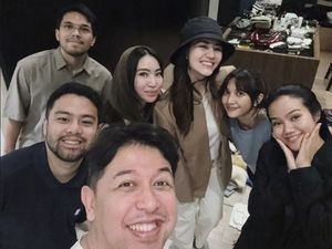 Momen Sheila Dara Bagikan Pakaian Vidi Aldiano ke Sahabat