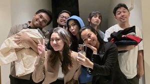 Sheila Dara Bagi-bagikan Baju Vidi Aldiano ke Sahabat Almarhum
