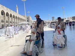 Petugas Haji Dilarang Meminta-Menerima Imbalan dari Jemaah