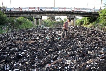 Sungai di Deli Serdang Penuh Sampah dan Limbah
