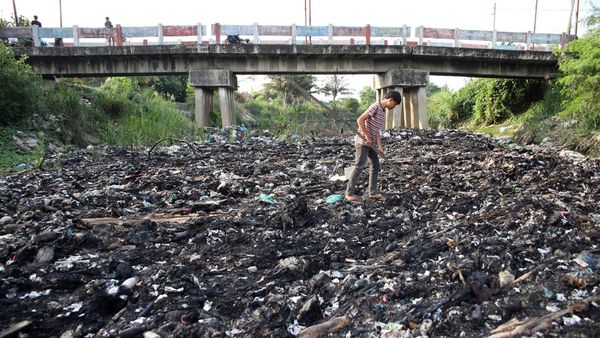 Sungai di Deli Serdang Penuh Sampah dan Limbah