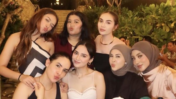Pesona Syifa Hadju di Acara Welcome Dinner Bali, Pakai Dress Rp 11,5 Juta