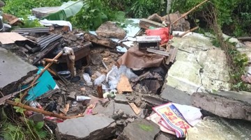 Wanita Paruh Baya Tewas Tertimpa Tembok Roboh di Bogor