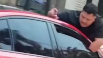Viral Pria Nemplok di Mobil Diduga Masalah Keluarga, Polisi Siap Mediasi