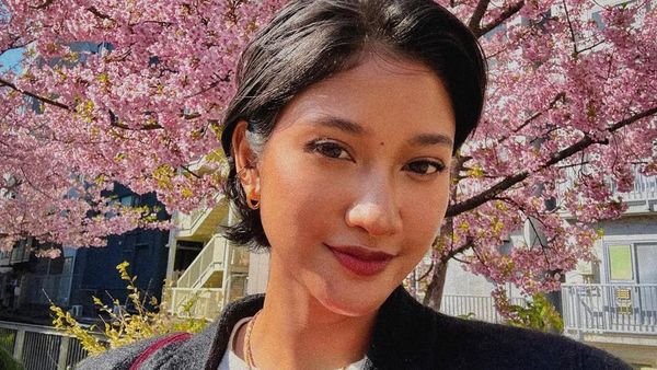 Intip Liburan Claresta Taufan di Jepang, Main Salju-Berburu Sakura
