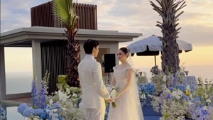 11 Potret Intimate Wedding El Rumi dan Syifa Hadju di Bali Bernuansa Floral