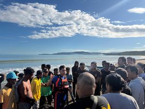 Kapal Fiber Tenggelam di Kupang, 6 Nelayan Selamat 1 Hilang