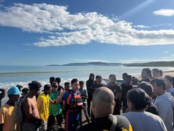 Kapal Fiber Tenggelam di Kupang, 6 Nelayan Selamat 1 Hilang