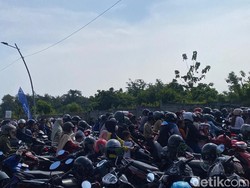 Warga Pilih Nyerah Nonton Balon Udara gegara Macet Parah di Jalan Baru Undip