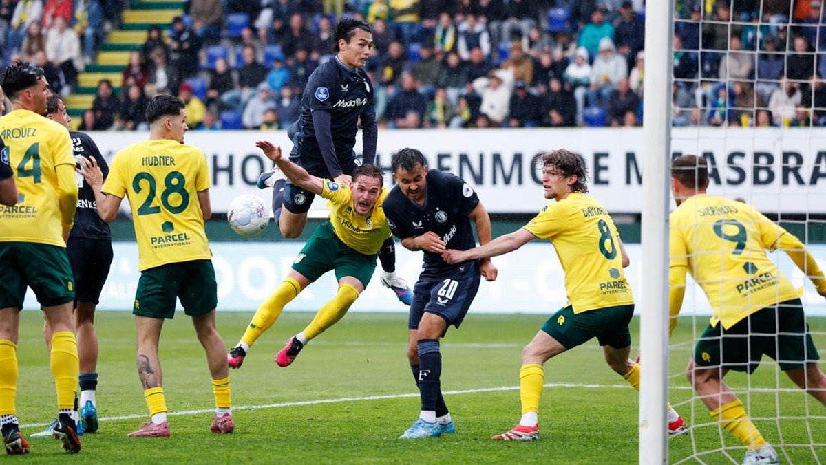 Fortuna Sittard kalah 1-2 dari Feyenoord usai kena comeback di menit-menit akhir. (Foto: Marcel van Hoorn/Soccrates/Getty Images)