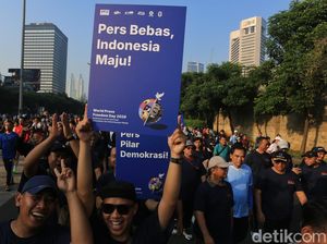 Jalan Sehat Warnai Hari Kebebasan Pers Sedunia di Jakarta
