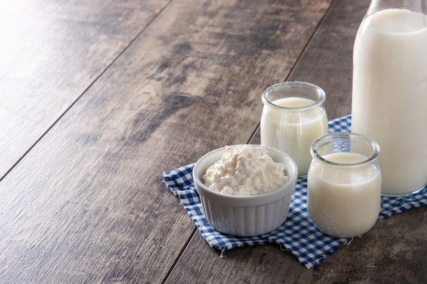 Kefir adalah minuman untuk kesehatan organ intim yang kaya probiotik untuk membantu menjaga keseimbangan bakteri baik.