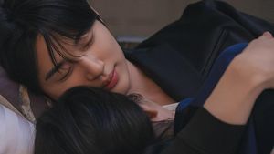 Momen Malam Pertama IU-Byeon Woo Seok di Perfect Crown