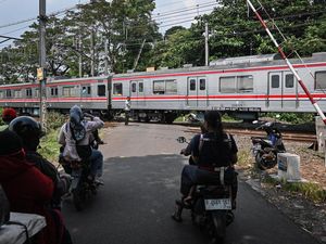 Terobos Perlintasan Sebidang Saat Kereta Mau Lewat Bisa Dipenjara-Kena Denda