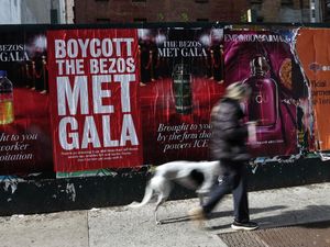 Video: Met Gala 2026 Tuai Protes Usai Disponsori Jeff Bezos