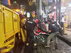 Larangan Motor Parkir di Tepi Jalan Kayutangan Masih Sering Dilanggar