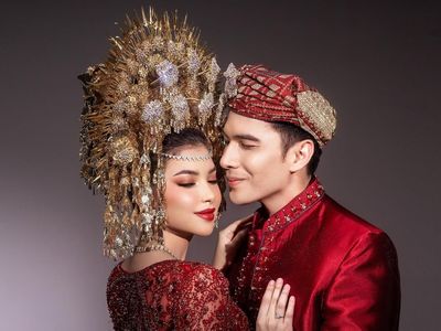 Ridho Illahi dan Anindya Caroline Foto Pegang Buku Nikah, Teman Ucapkan Selamat