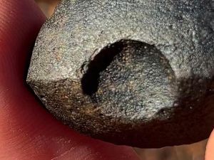 Penjelajah Ini Temukan Puing Meteorit Langka Berusia 800 Ribu Tahun, Ini Bentuknya