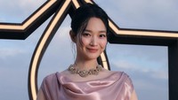 Pesona Shin Min Ah Bergaun Dusty Pink, Tampil Elegan di Acara Louis Vuitton