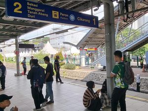 KRL Cikarang Berangsur Normal, Stasiun Bekasi Timur Kembali Pulih