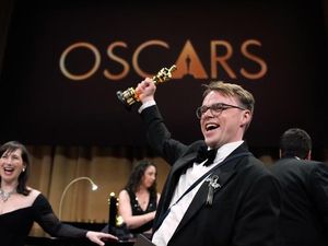 Piala Oscar Milik Sutradara Pavel Talankin Raib di Bagasi Pesawat