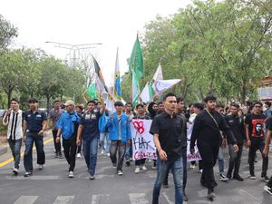 Turunkan Bendera Merah Putih saat Aksi, 6 Pendemo di Aceh Ditangkap Polisi