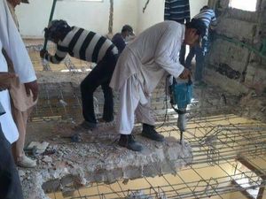 Seolah Kebal! Aksi Karyawan Abaikan Keselamatan Bikin Deg-degan