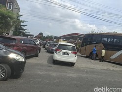 BBM Sulit Didapat di Pekanbaru, Warga Harus Rela Antre Dini Hari