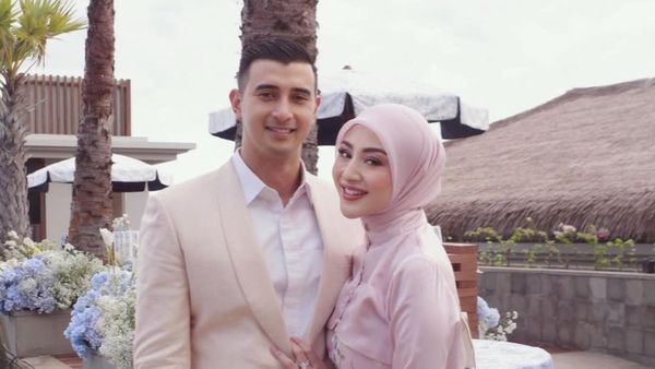 Gaya Artis Hadiri Resepsi El-Syifa di Bali, Beby Tsabina Pilih Cut-Out Dress