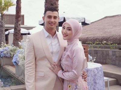 Gaya Artis Hadiri Resepsi El-Syifa di Bali, Beby Tsabina Pilih Cut-Out Dress