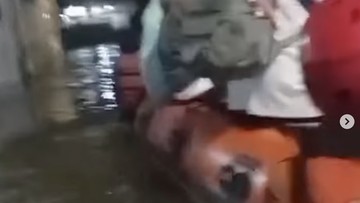 Perumahan di Tangsel Banjir, Warga Dievakuasi Pakai Perahu Karet
