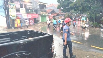 Hujan Deras, Jalan KSU Depok Sempat Tergenang Banjir