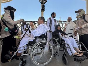 Video: Bus Hidrolik untuk Kenyamanan Jemaah Haji Lansia-Disabilitas