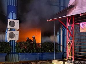 Metro Sport Center Semarang Terbakar!