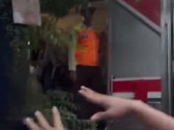 Kepanasan di KRL Green Line yang Mati Listrik, Penumpang Loncat dari Gerbong