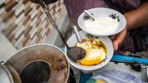 Mulai Langka! Ini 8 Potret Penjual Makanan Jadul yang Dulu Populer
