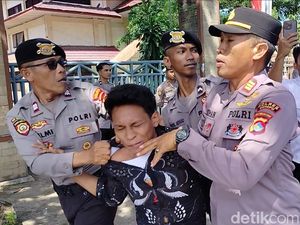 Demo di Dompu Ricuh, Mahasiswa Diseret Polisi