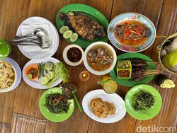 Sate Maranggi Mbah Goen: Ngariung Makan Sate Maranggi dan Gurame Bakar di Saung