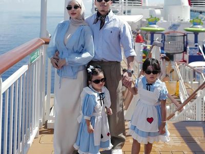 Seru! Atta Halilintar dan Aurel Hermansyah Kulineran di Disney Cruise
