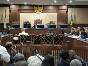 2 Terdakwa Kasus Korupsi LNG Divonis 4,5 dan 3,5 Tahun Penjara