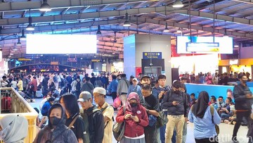 Cerita Penumpang Berjam-jam Nunggu KRL di Stasiun Kebayoran Imbas Gangguan