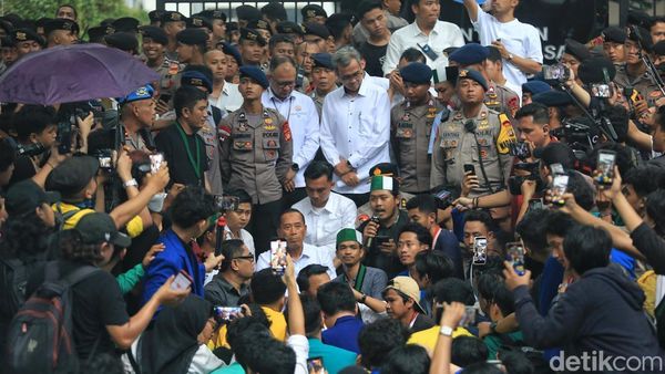 Wamen Ristekdikti Duduk Bareng Temui Aksi Mahasiswa Hardiknas