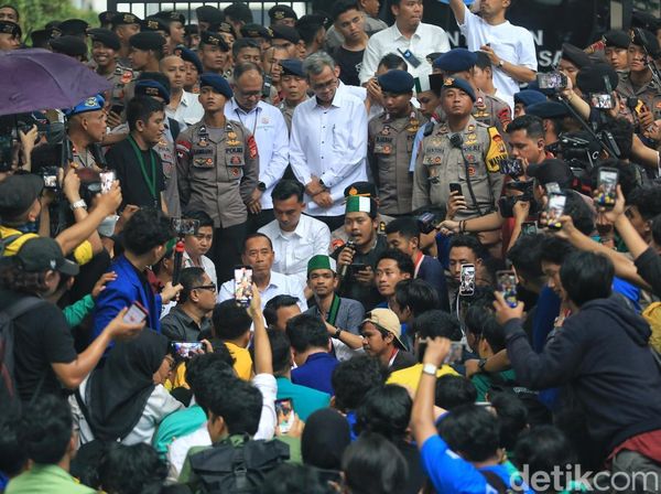 Wamen Ristekdikti Duduk Bareng Temui Aksi Mahasiswa Hardiknas