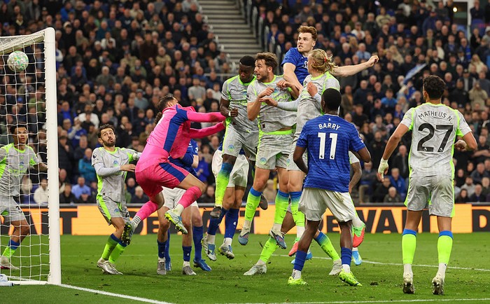 LIVERPOOL, ENGLAND - MAY 4: Everton's Jake O'Brien scores his side's second goal despite the attentions of Manchester City's Nico Gonzalez and Erling Haland  during the Premier League match between Everton and Manchester City at Hill Dickinson Stadium on May 4, 2026 in Liverpool, United Kingdom. (Photo by Lee Parker - CameraSport via Getty Images)