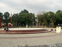Dry Fountain Alun-alun Malang Mati Total Usai Banjir, Konstruksi Disorot