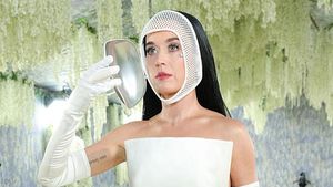 8 Artis Paling Nyentrik di Met Gala 2026, Heidi Klum Sampai Disangka Patung
