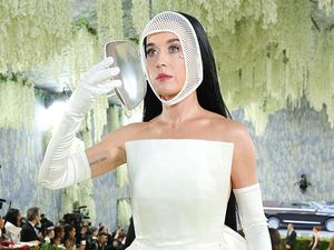 8 Artis Paling Nyentrik di Met Gala 2026, Heidi Klum Sampai Disangka Patung